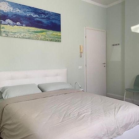 Monolocale Salvia Self Check In Apartment Pavia Bagian luar foto